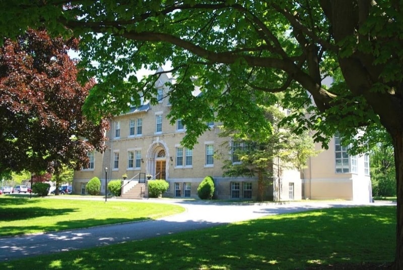Khuôn viên Đại học danh tiếng King’s University College trực thuộc Đại học Western Ontario
