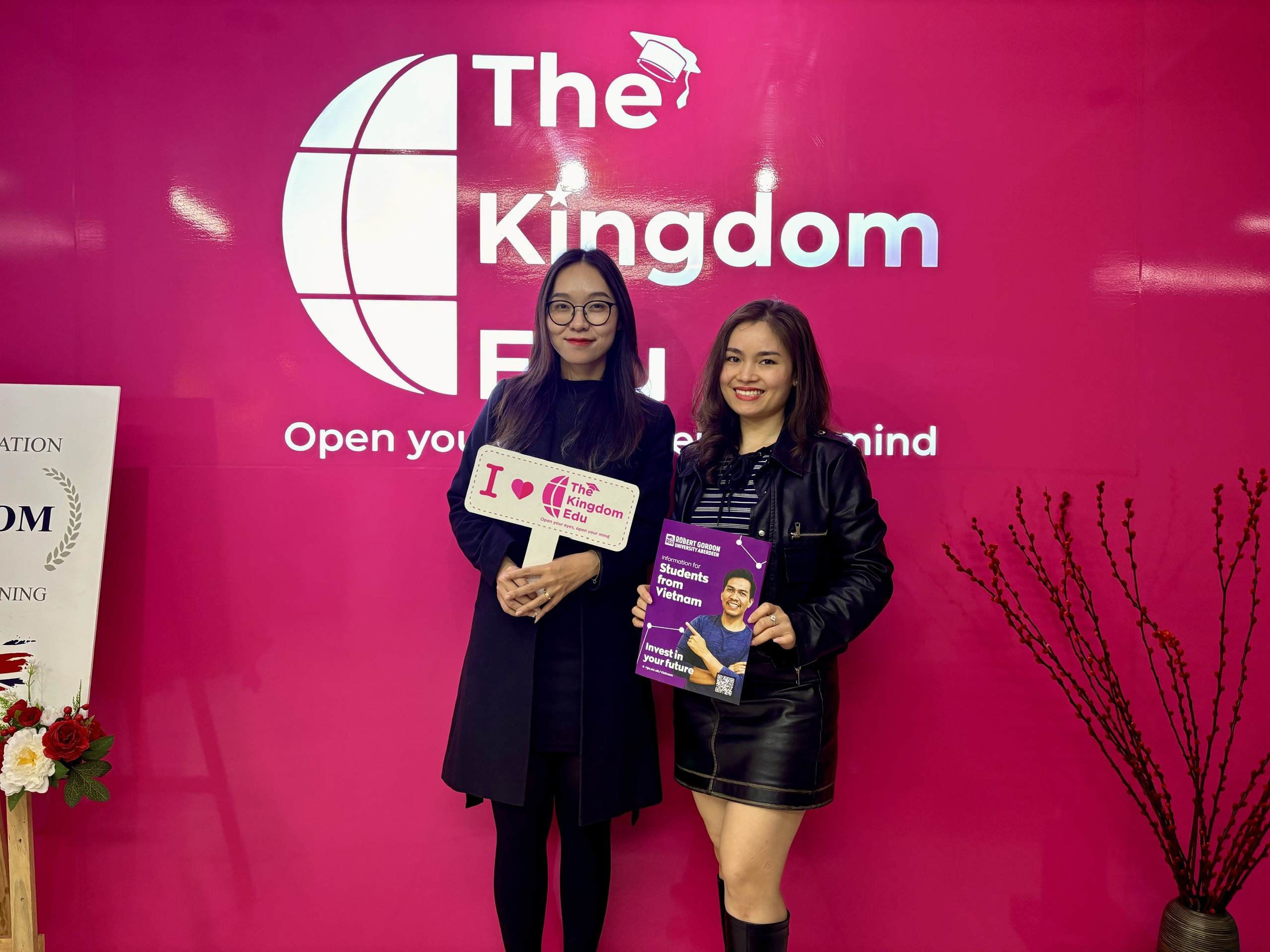 Ms. Trang – đại diện từ Robert Gordon University (RGU)