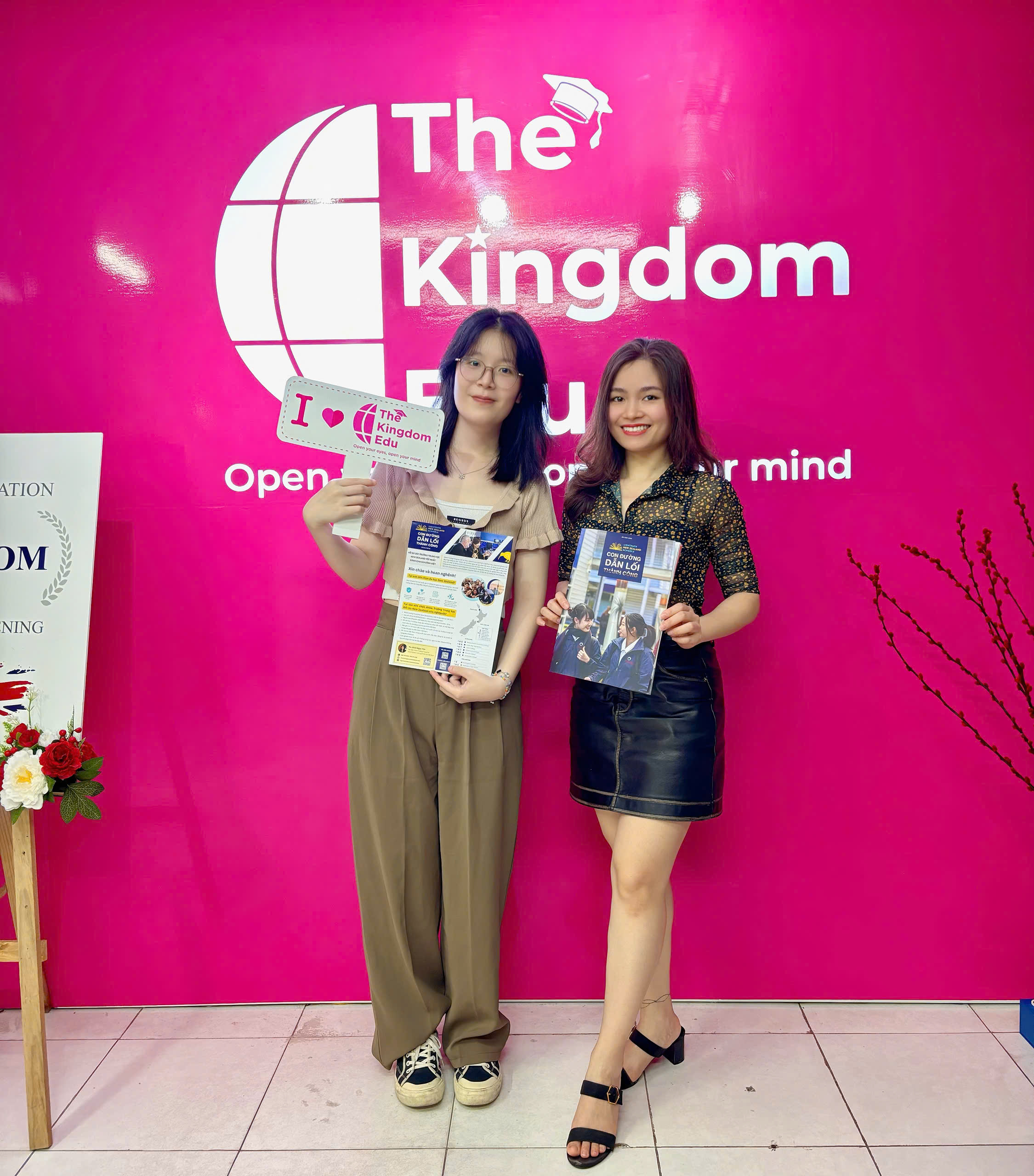 Ms Yến đại diện LightPath New Zealand đến thăm văn phòng The Kingdom Edu