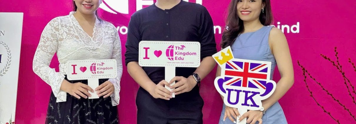 Đại diện trường Malvern – Mr. Danny – đến thăm văn phòng