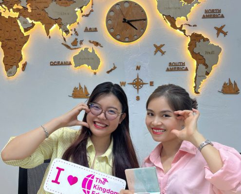 Bạn khách hàng trẻ tuổi nhận visa du lịch, thăm thân Anh Quốc sau khi sử dụng dịch vụ tại The Kingdom Visa