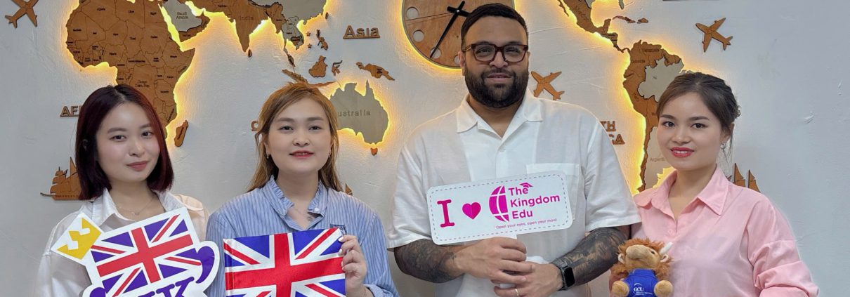 Đại diện Adventus, đại diện Glasgow Caledonian University và đại diện The Kingdom Edu