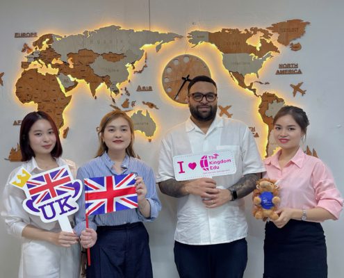 Đại diện Adventus, đại diện Glasgow Caledonian University và đại diện The Kingdom Edu