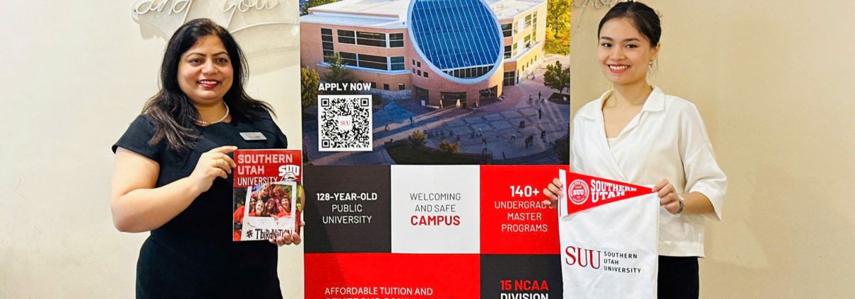 Đại diện The Kingdom Edu chụp hình cùng Ms. Chitra Saini – Giám đốc tuyển sinh của Southern Utah University (SUU) trong buổi gặp mặt thân mật tại Hà Nội
