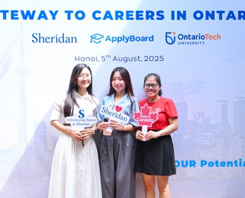 Đại diện The Kingdom Edu chụp hình cùng đại diện trường Sheridan College & Ontario Tech University