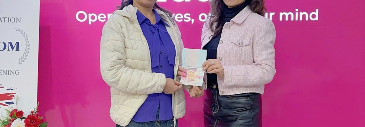 Cô khách hàng nhận visa sau khi kháng cáo thành công