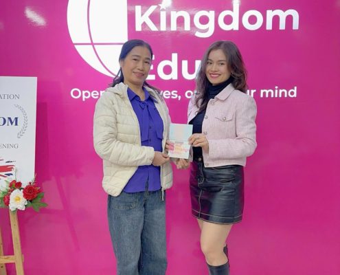 Cô khách hàng nhận visa sau khi kháng cáo thành công