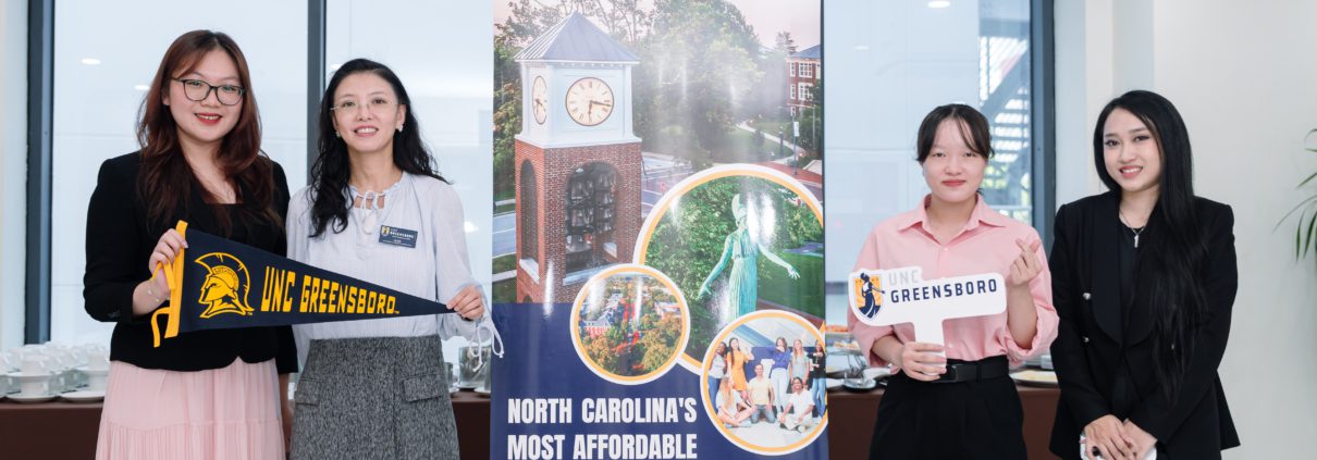 Đại diện The Kingdom Edu tham gia chương trình hội thảo