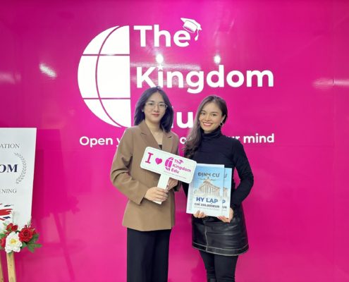 Đại diện The Kingdom đón tiếp Ms.Wendy Bùi: đại diên Goldally đến thăm văn phòng