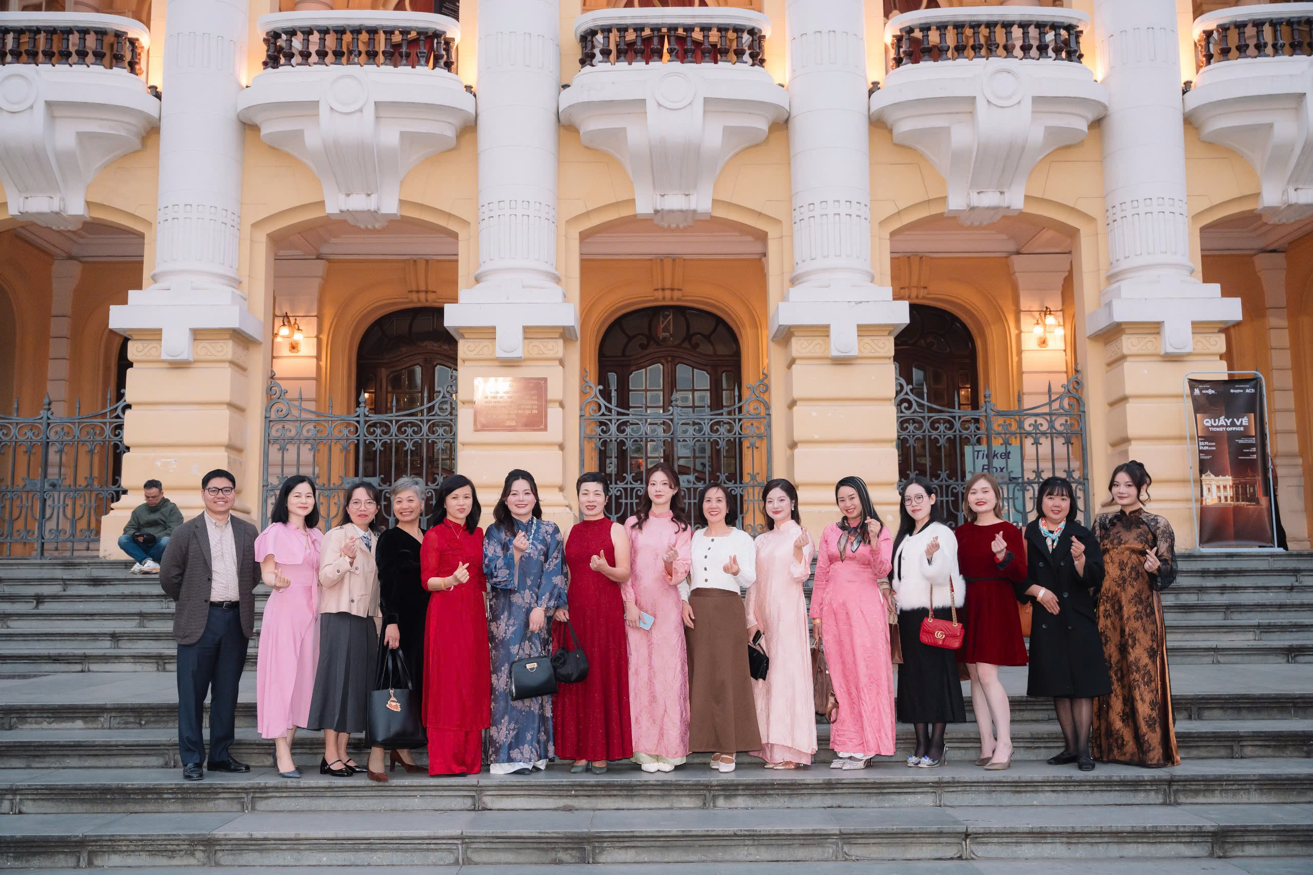 Cùng thưởng thức show Immersive Opera House đầy ấn tượng tại nhà hát lớn Hà Nội