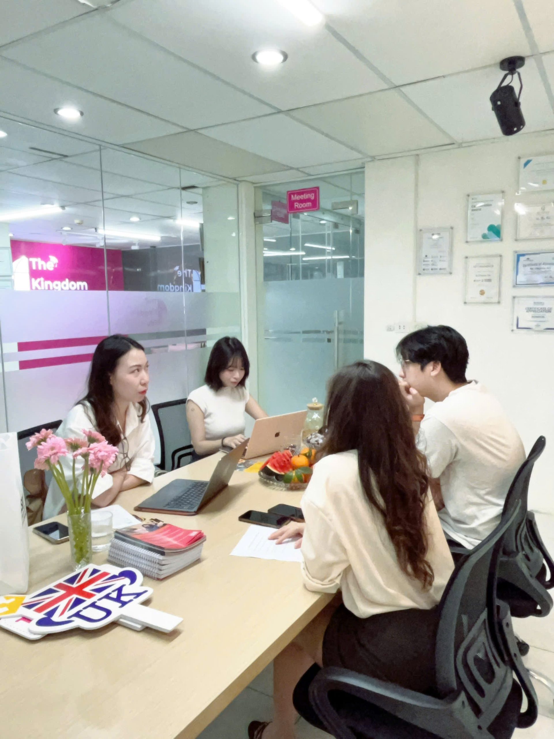 Tư vấn trực tiếp cho các bạn học sinh