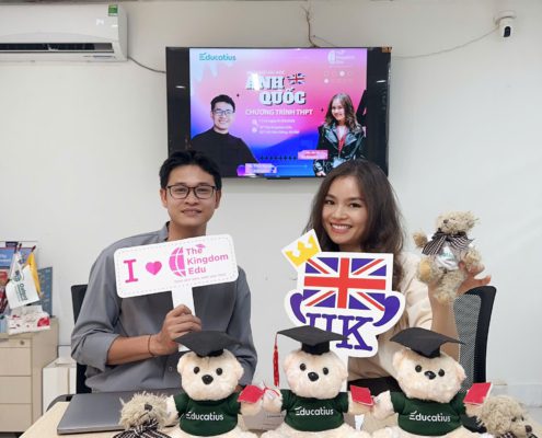 Ms. Hà Vũ – Đại diện The Kingdom Edu chụp hình lưu niệm cùng Mr. Trình Nguyễn – Đại diện tổ chức giáo dục Educatius