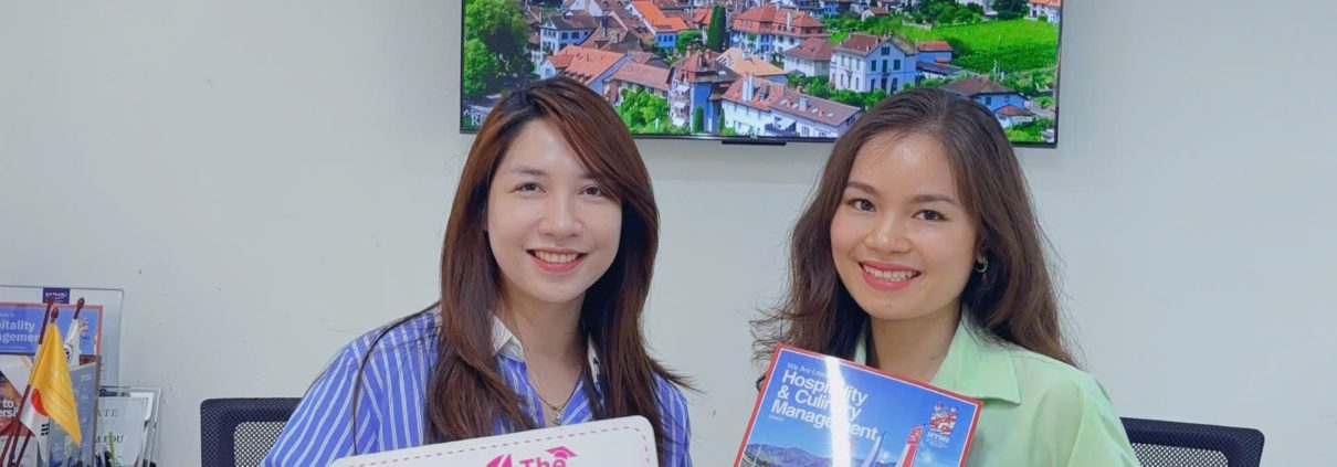 Ms. Quỳnh đại diện trường HTMi đến thăm văn phòng The Kingdom Edu