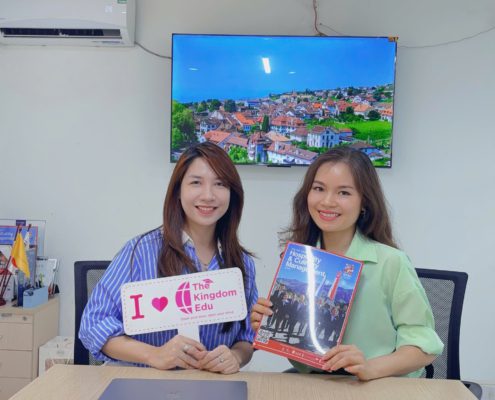 Ms. Quỳnh đại diện trường HTMi đến thăm văn phòng The Kingdom Edu